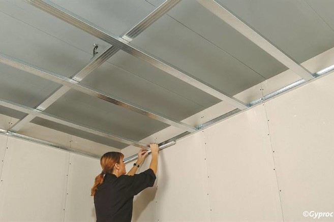 Spiksplinternieuw De opbouw van een verlaagd plafond | Habitos.be TR-32