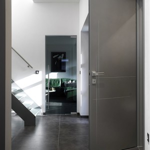 Moderne deuren en trap