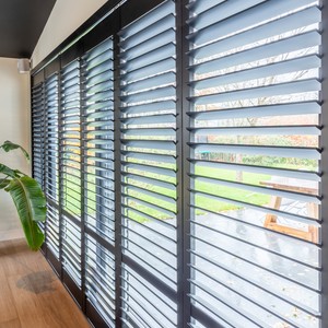 moderne-raamdecoratie-shutters