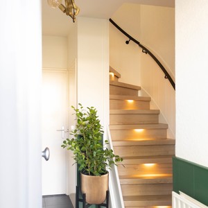 Traprenovatie in licht eikendecor met ledverlichting